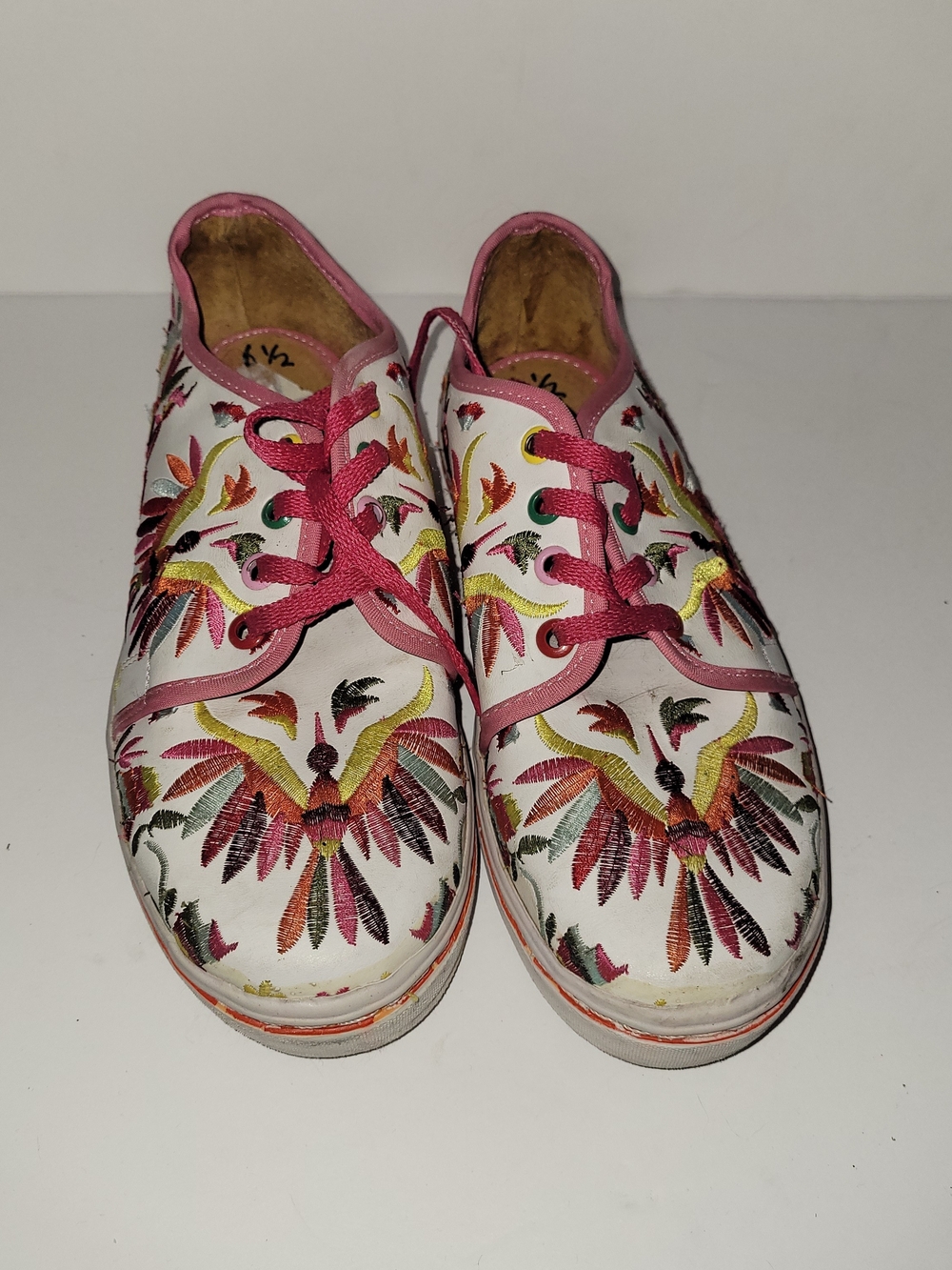 Venor White Leather Sneakers with Pink Trim and Multicolor Bird Embroidery